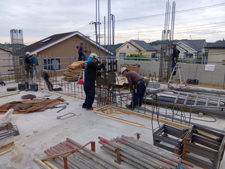 格子のルーバーがある家＠鎌倉市～2階配筋工事まで