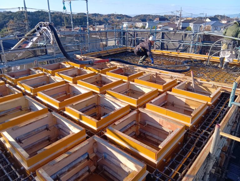 格子のルーバーがある家＠鎌倉市～コンクリート打設工事終了まで